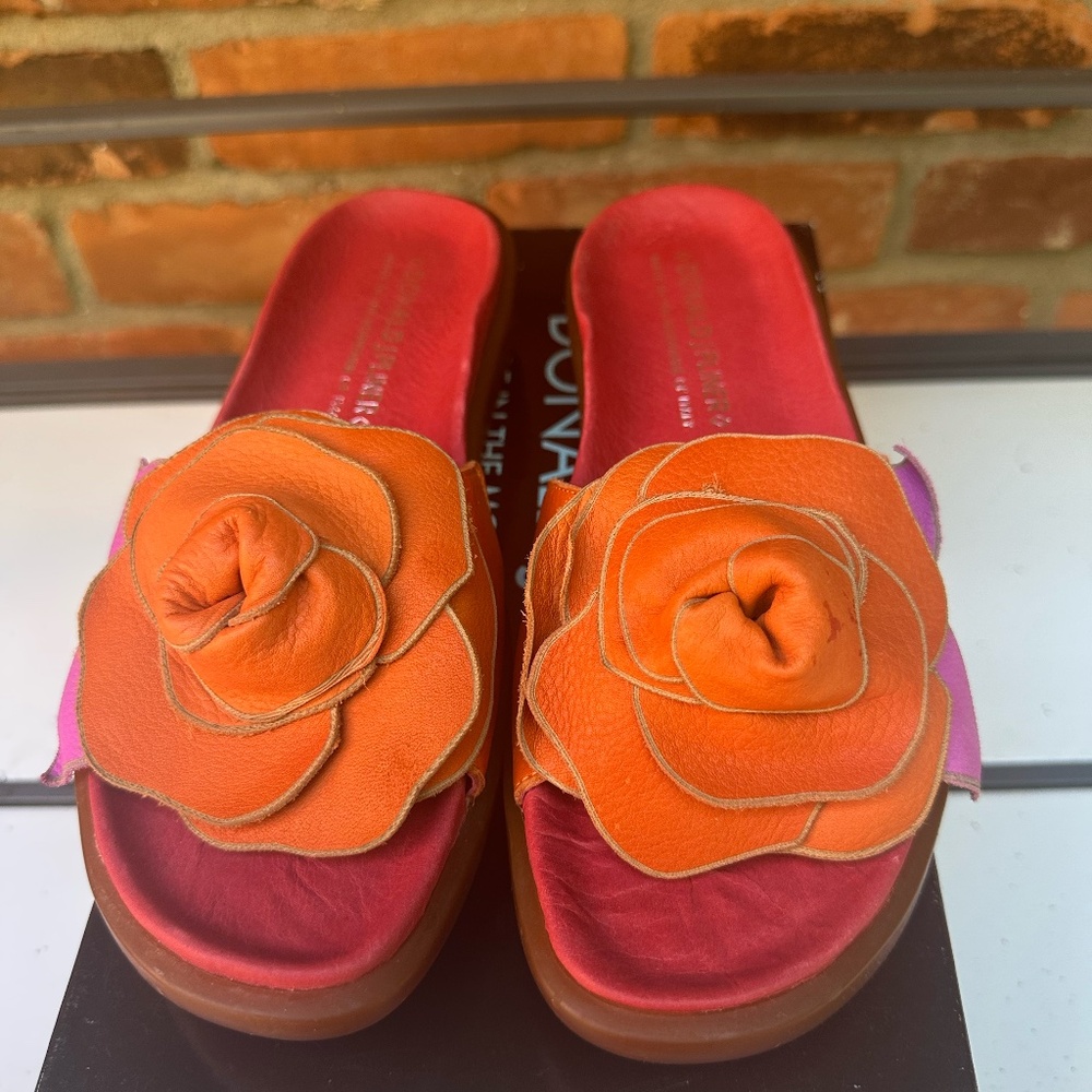 Donald J. Pliner 7M French Tang & Fuchsia Slide Leather Sandals